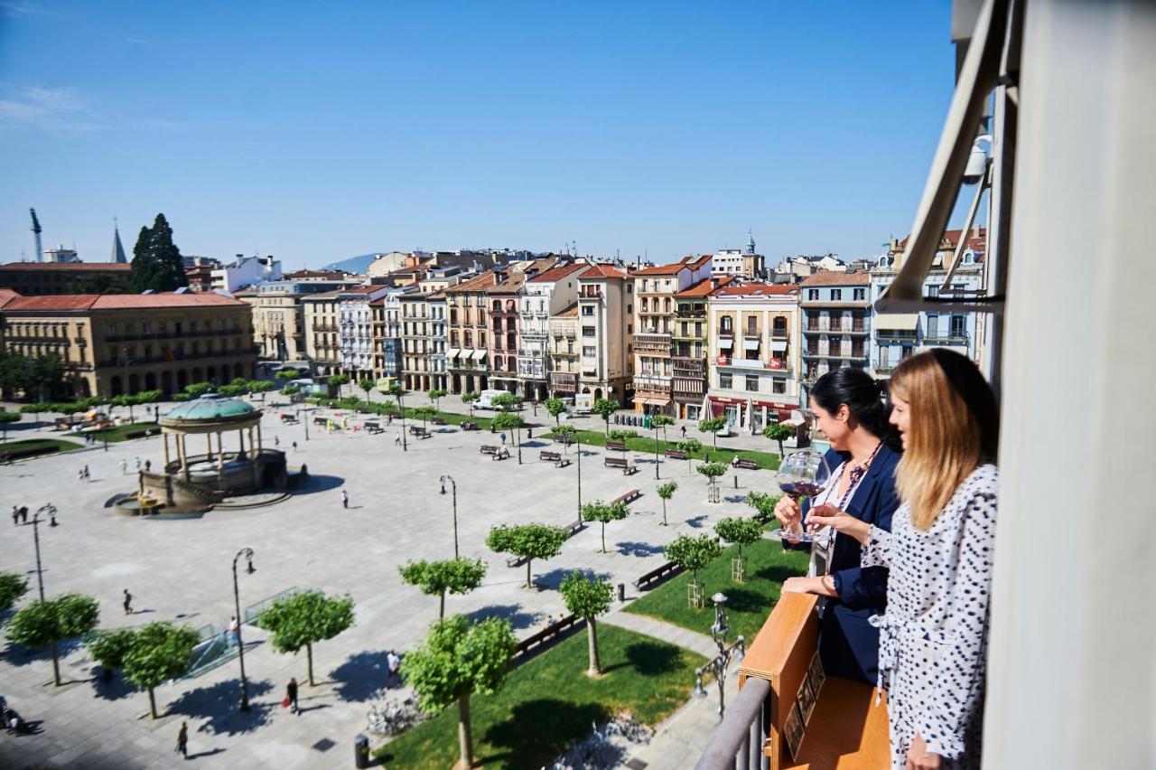 Gran Hotel La Perla Pamplona Exterior photo View of the central square of the city
