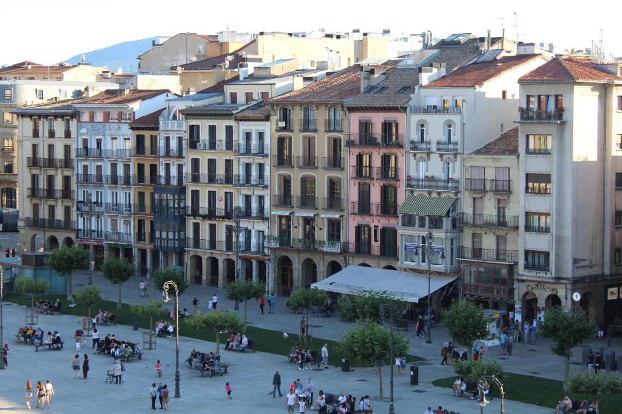 Gran Hotel La Perla Pamplona Exterior photo The Plaza de la Virgen