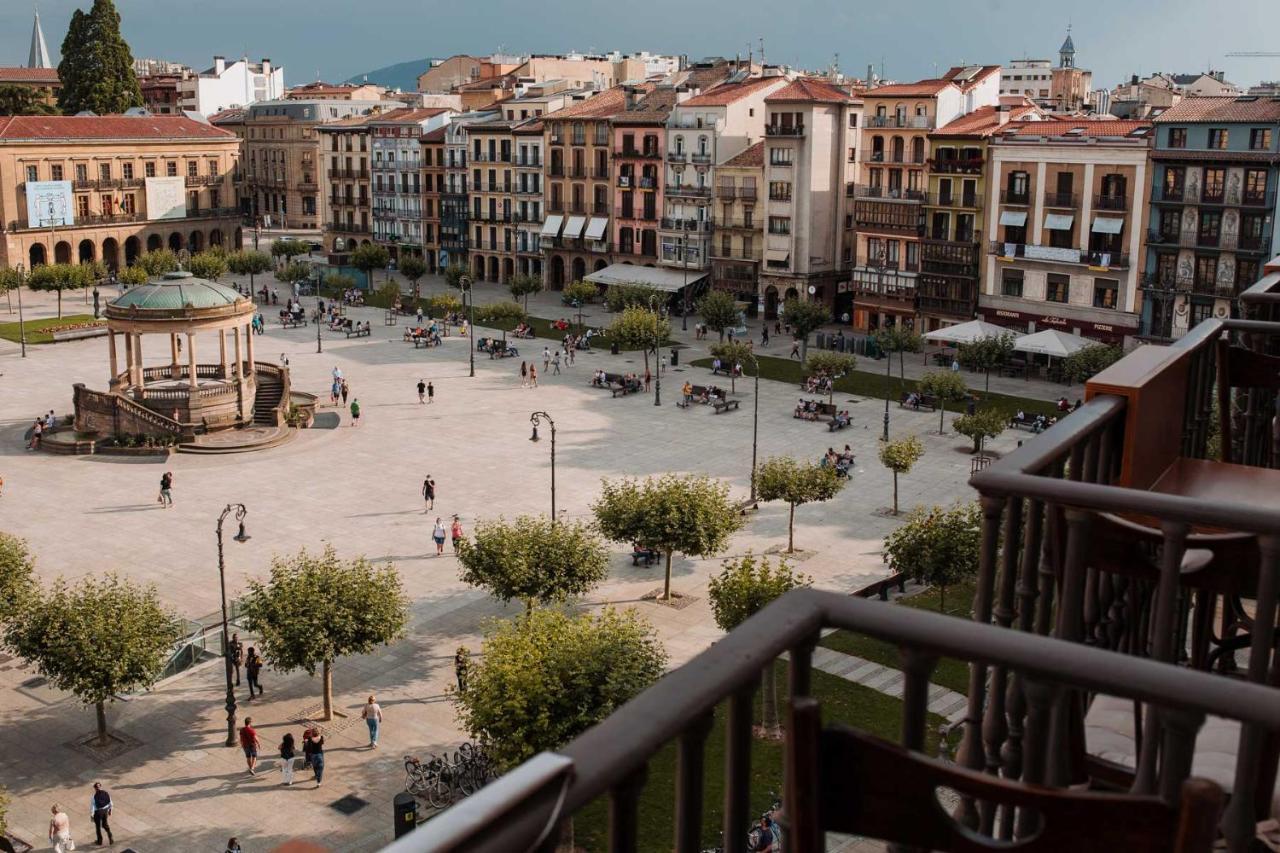 Gran Hotel La Perla Pamplona Exterior photo View of the main square