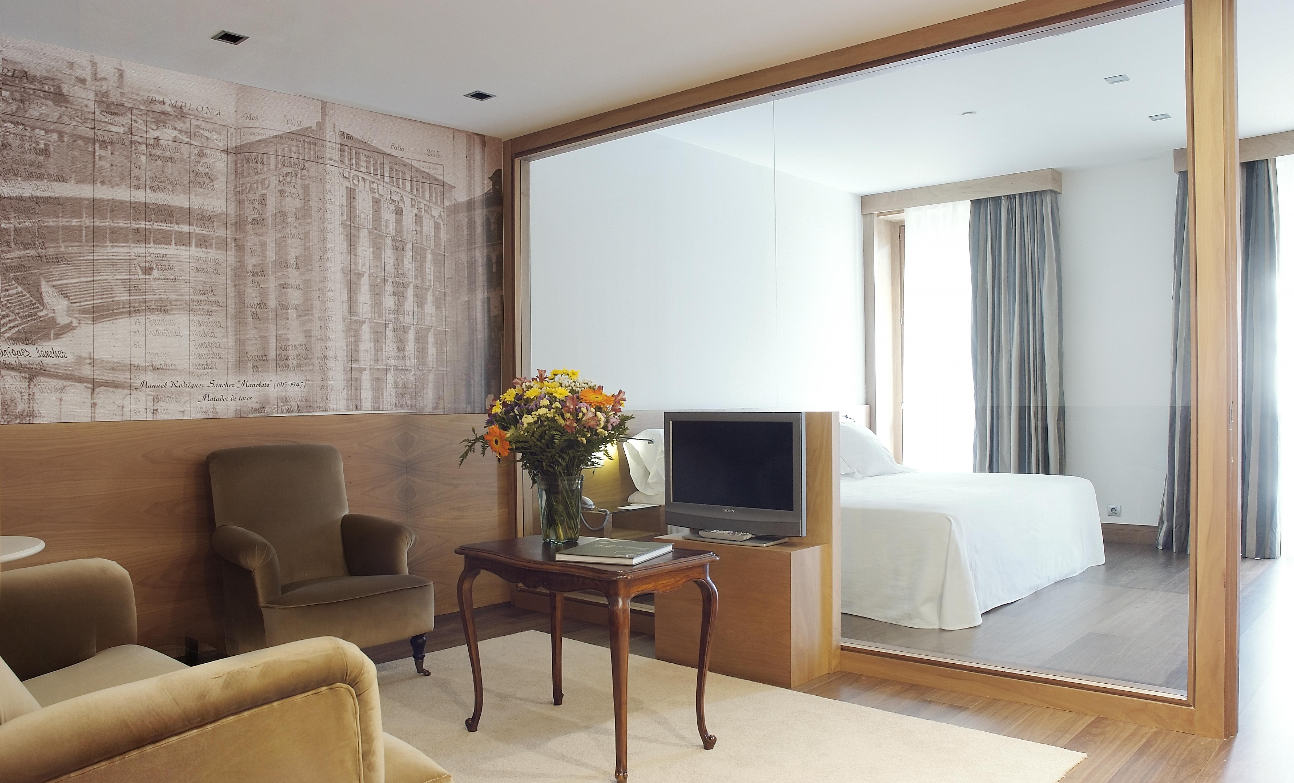 Gran Hotel La Perla Pamplona Exterior photo A room at the hotel