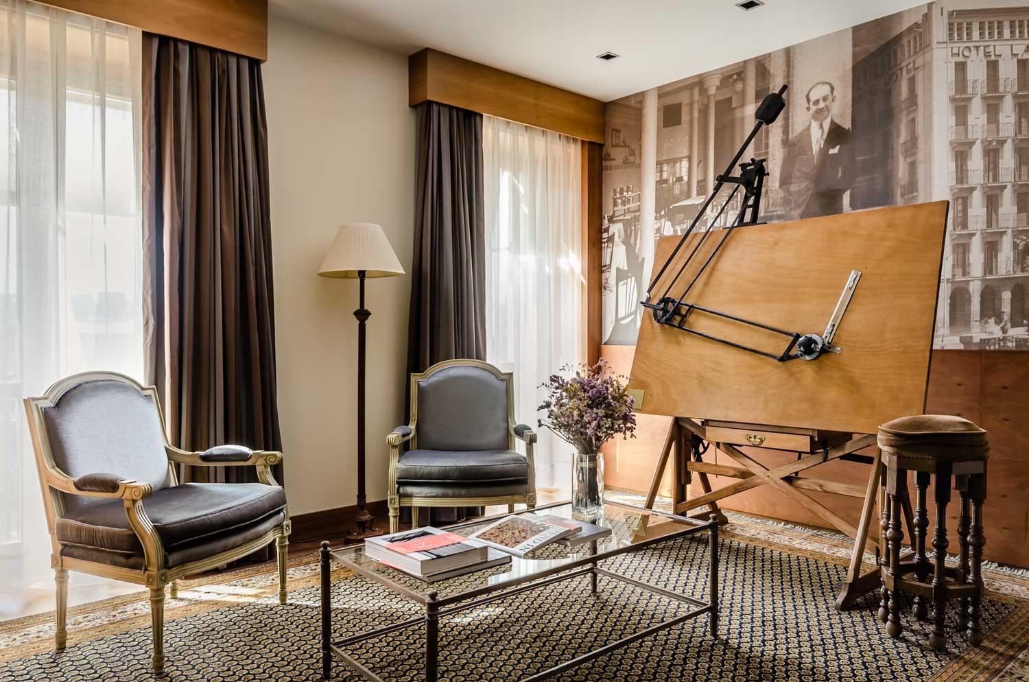 Gran Hotel La Perla Pamplona Exterior photo A drafting table