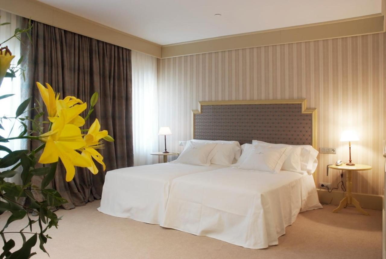 Gran Hotel La Perla Pamplona Exterior photo A bedroom at the hotel
