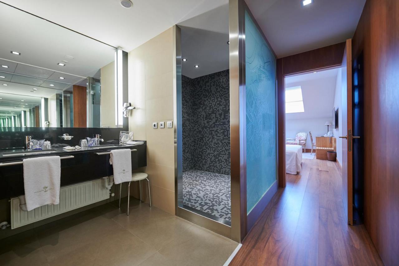 Gran Hotel La Perla Pamplona Exterior photo Bathroom