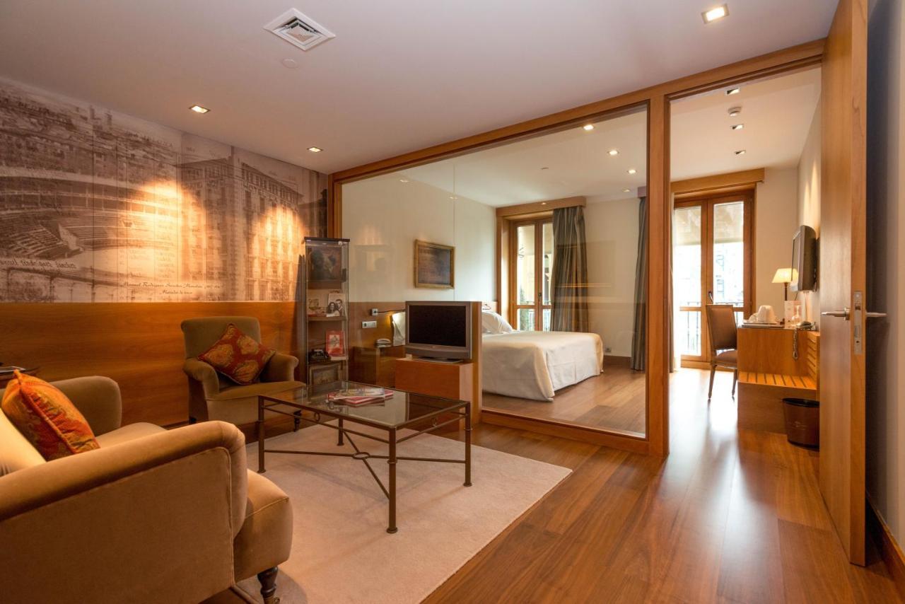 Gran Hotel La Perla Pamplona Exterior photo A suite at the hotel